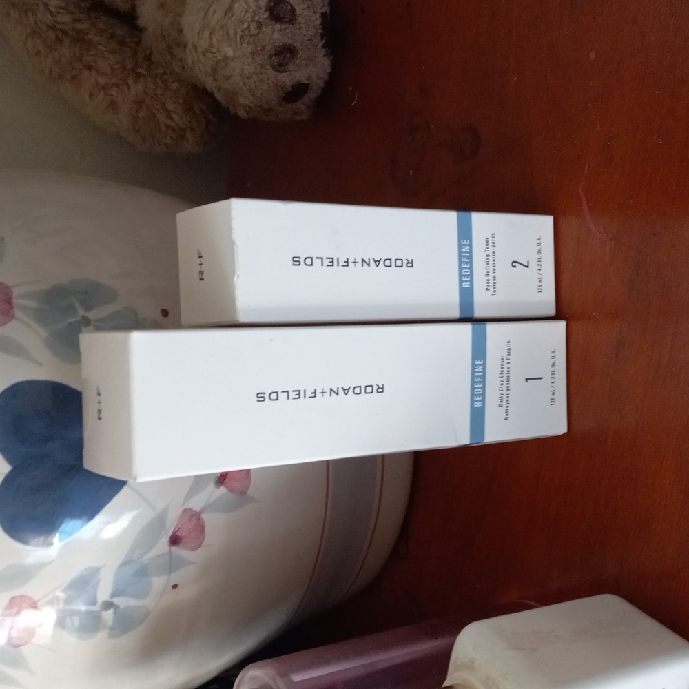Rodan and fields daily clay cleanser 4.2. Refining toner 4.2